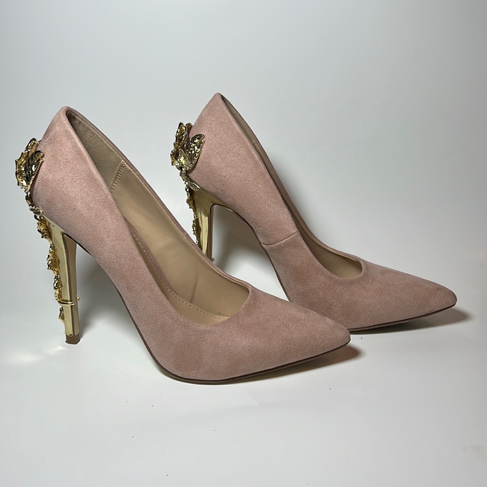 Neutral/pink suede heels with gold design